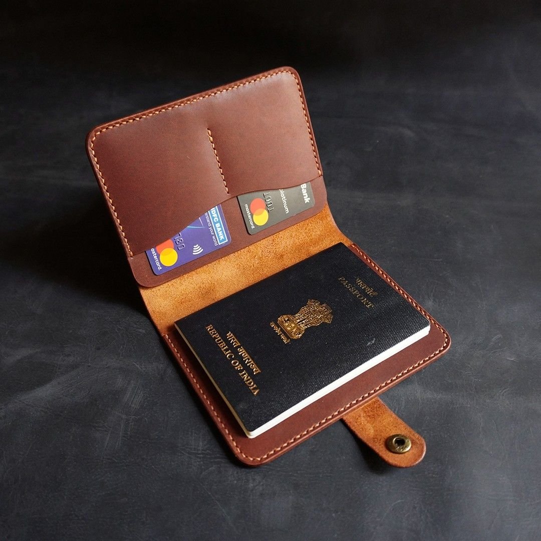 b5469f7ca3a5daa1ecc1257c34059cf6 Executive Passport Cover - Image 1